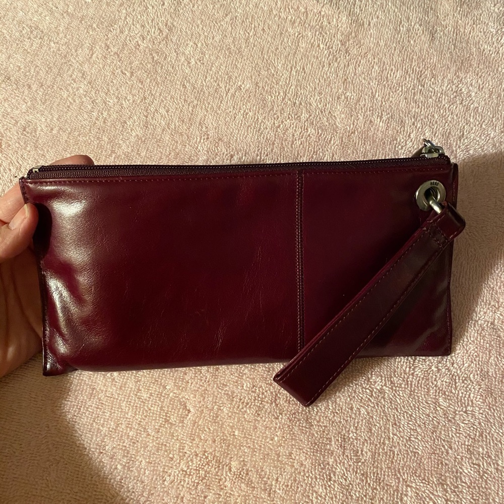 Hobo EUC wristlet.  Beautiful burgundy leather.